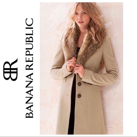 Banana Republic Accessories - Banana Republic Faux-Fur Collar